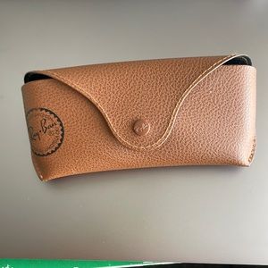 Brown cat 5000 classic raybans!
